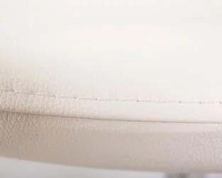 Кресло дизайнерское DOBRIN SWAN (белый кожзам P23, золотое основание)