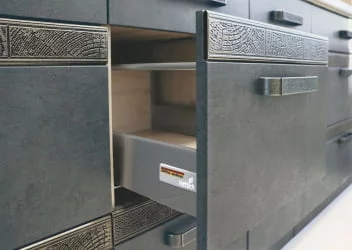 Стол с 3 ящиками (система Hettich) Бруклин 101.90 Дуб Кронберг/Лагода/Антрацит