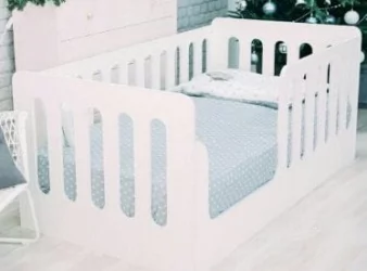 Детская кровать с бортиком Вертикали