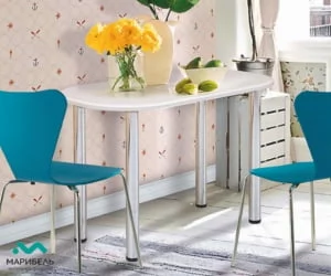 Маленький обеденный стол овальный на металлических опорах Ваниль матовый