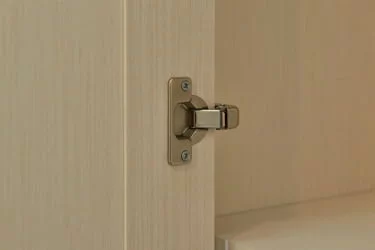 Настенный шкаф для гостиной Марлен 479 Кремовый белый Патина