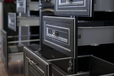 Тумба кухонная 400 с 3 ящиками (4) Италия ЛД 275.116.000 Черный Дуб темный