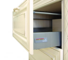 Стол с 3 ящиками (с системой плавного закрывания) Милана 23.92 Сосна Астрид/Ваниль